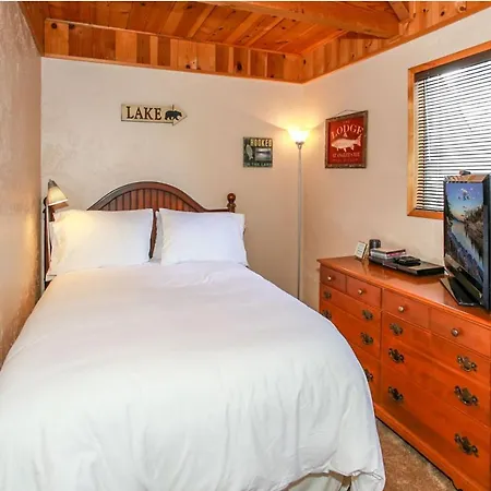 Twin Bear - Cozy And Convenient, Relaxing Cabin With A Nice Fenced Yard And A Bbq